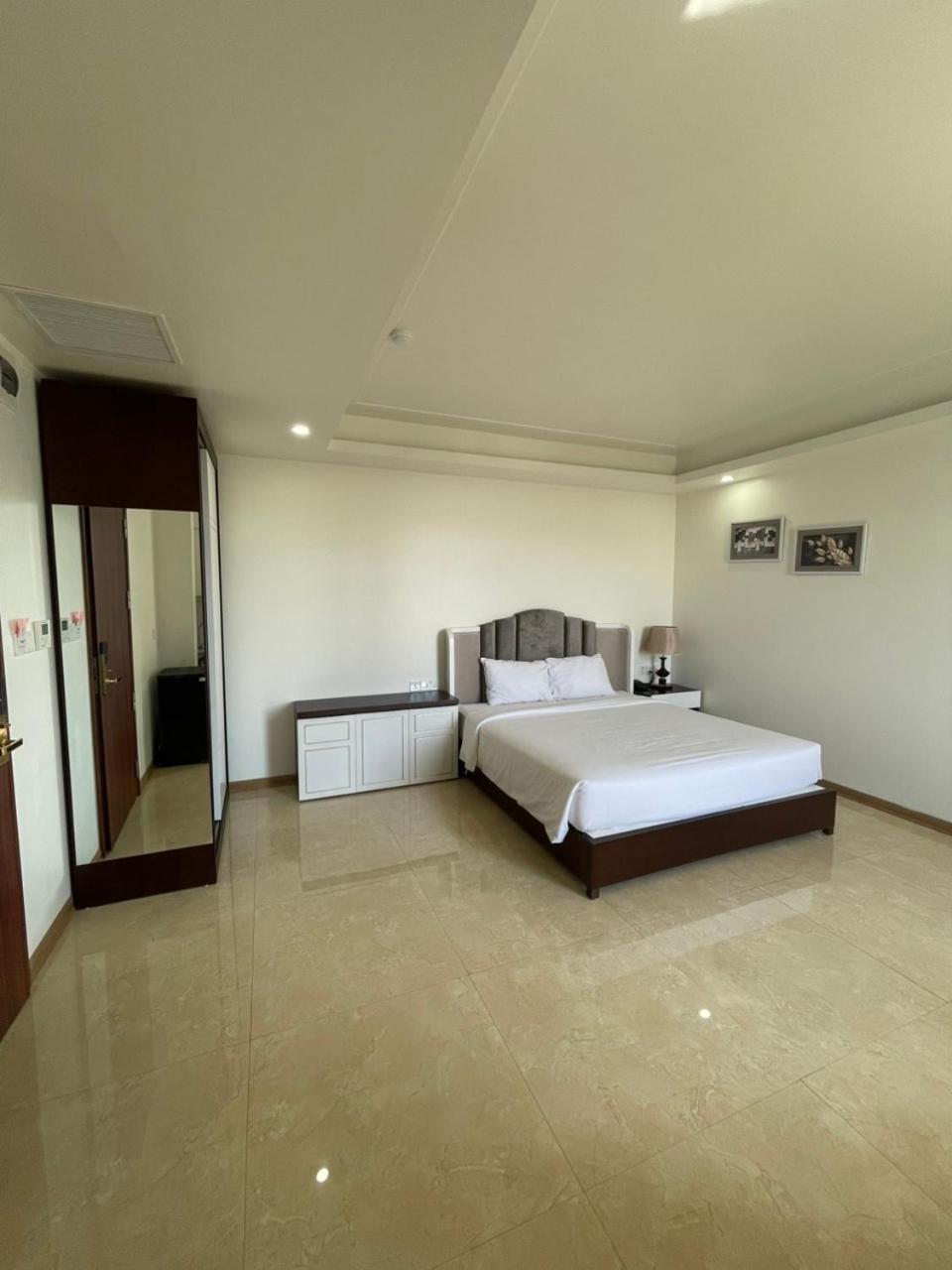 Aparthotel Lotus & *